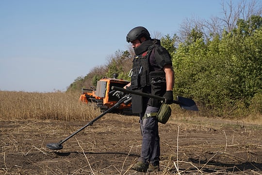 One Of Ukraine's Western-Donated F-16 Warplanes Crashes

